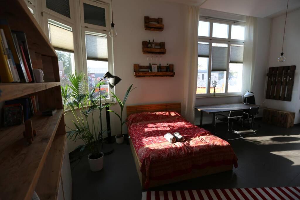 Apartamento Luftiges Upcycling Studio Im Eg - Zentral Berlín Exterior foto